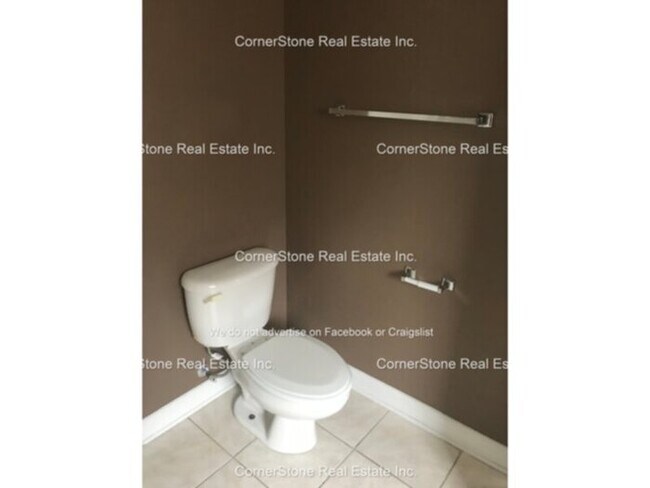 Building Photo - 1820 Balmoral Dr