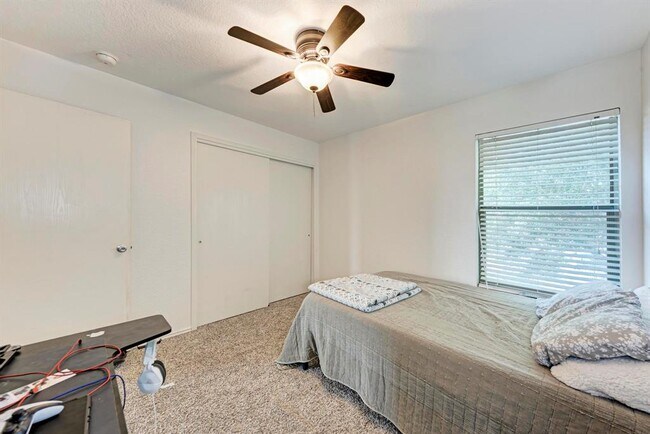 Building Photo - 103 Salerno Dr