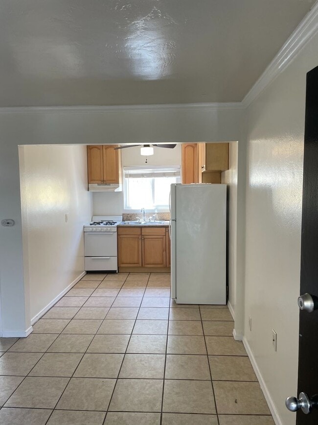 Building Photo - Studio in Pacific Beach Apartment Community