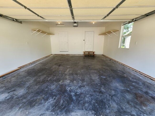 Building Photo - 50% Off The Security Deposit for Qualified Applicants On This Large 5 Bedroom, 2 Bathroom Eastsid...