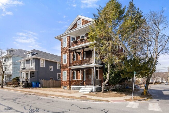 Building Photo - 172 Beech St