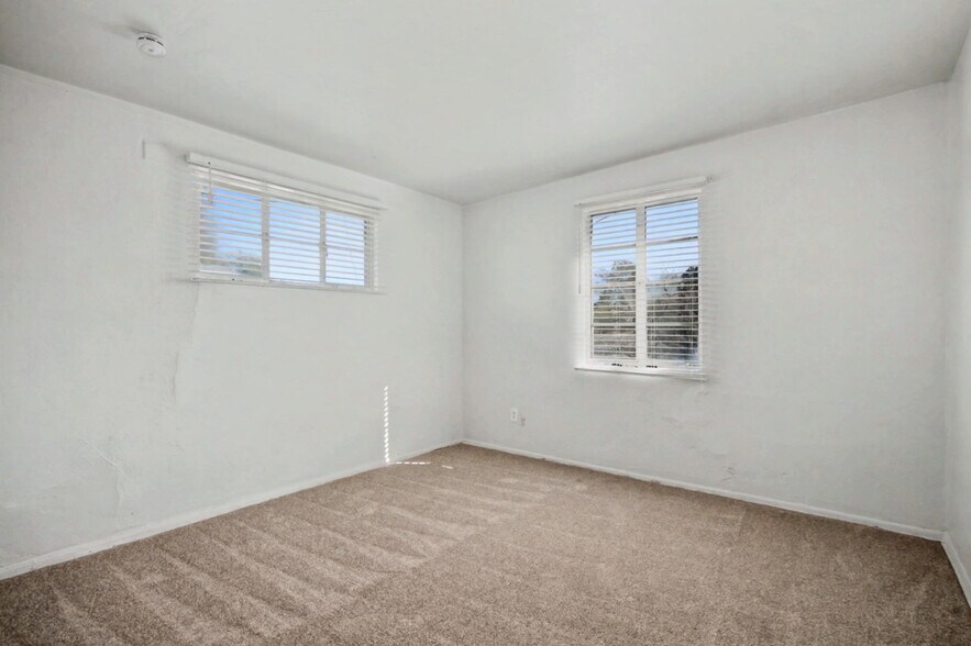 Bed 1 - 3926 E Camino de Palmas