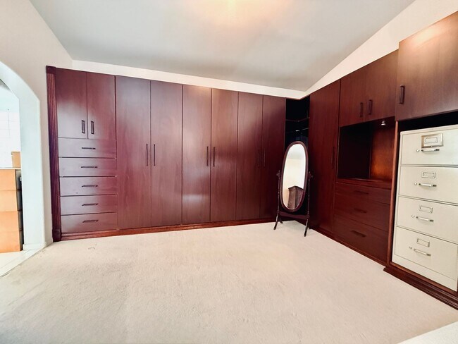 Building Photo - Partially furnished-Lovely 5 bedroom, 3 bath home in Legacy Master Series Community! $500 off fir...