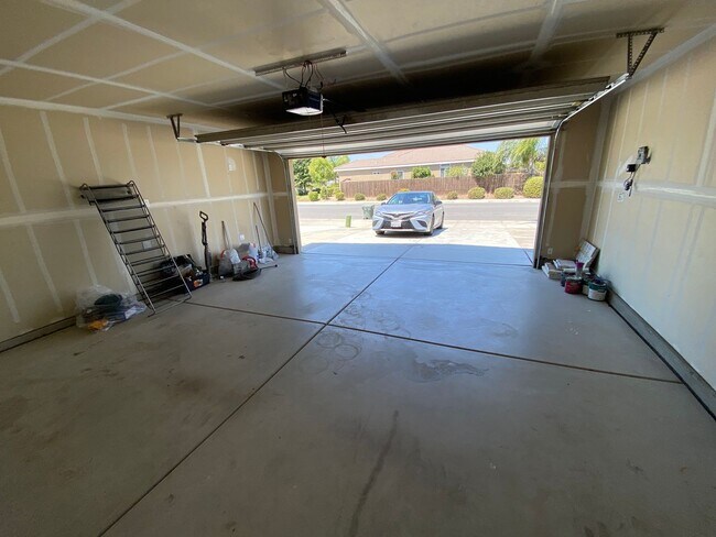 Building Photo - Gorgeous 5 BD 3 BA home available for rent...