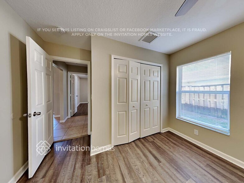 Building Photo - 2566 SW Hinchman St