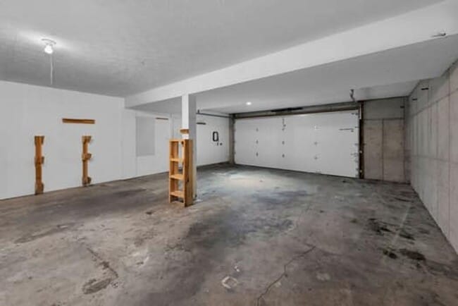 Building Photo - 5691 Victoryview Ln