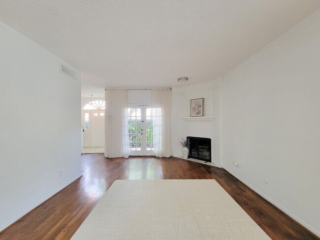 Building Photo - 2220 Bering Dr