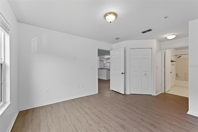 Building Photo - 5459 Vineland Rd