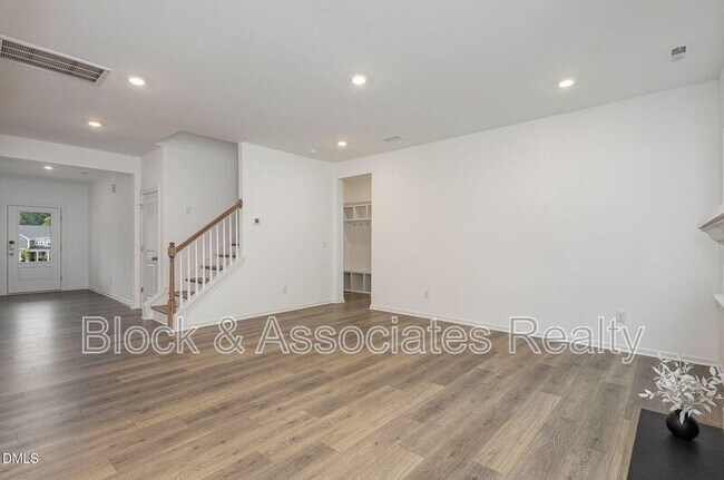 Building Photo - 153 Hickory Grv Dr