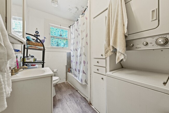 Building Photo - 152 Willow St