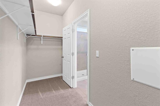 Building Photo - 11724 Saddle Rock Dr