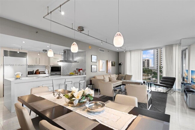 Building Photo - 495 Brickell Ave