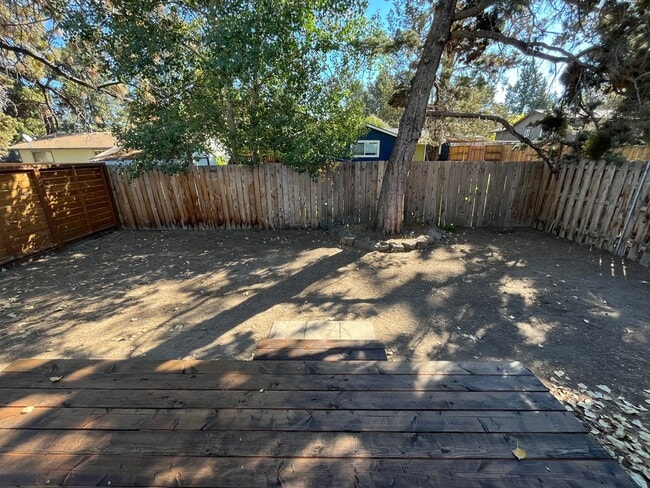 Building Photo - Single Level Duplex Just off Wilson
