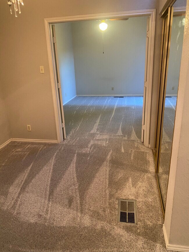 upstairs retreat room and master suite - 18040 Midway Rd