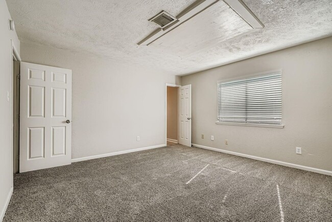 Building Photo - 226 Tara Plantation Dr