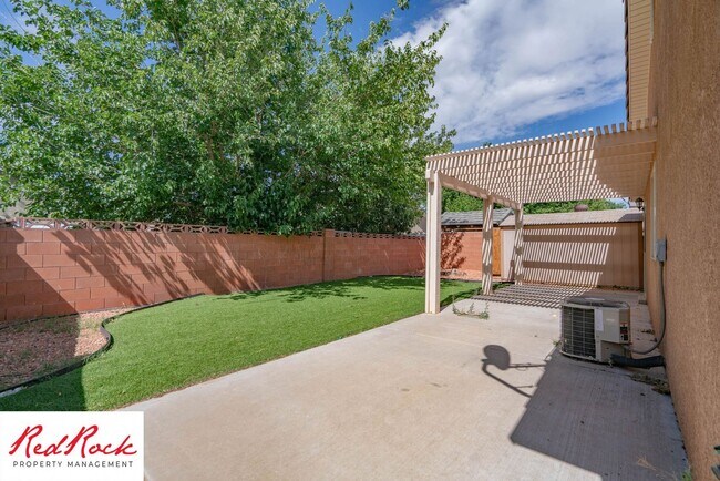 Building Photo - 2 Bedroom and 2 Bathroom Home near Quail C...