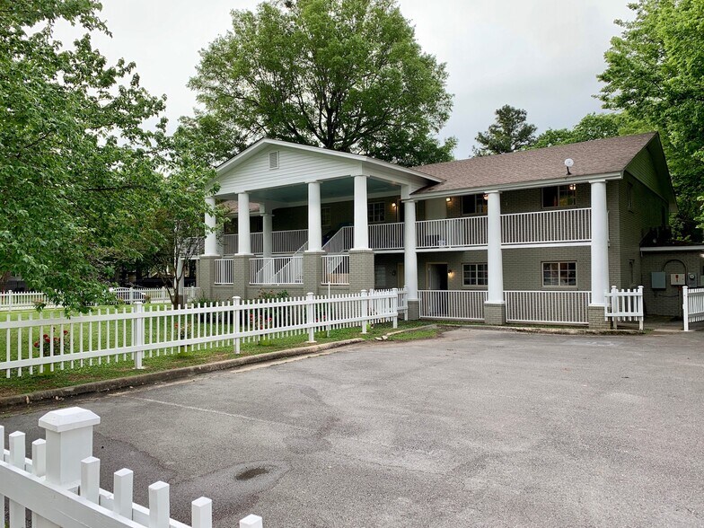 Building Photo - 2200 S Louisiana St