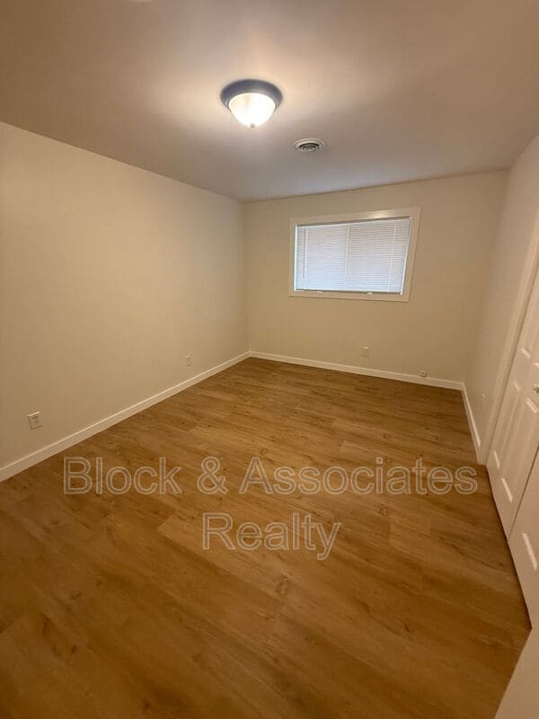 Building Photo - 607 Eastwood Dr