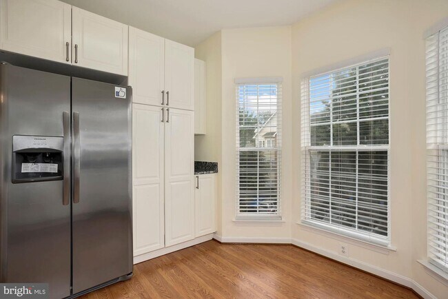Building Photo - 4139 Fountainside Ln