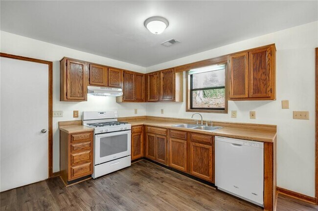 Building Photo - 1810 River Rock Trail