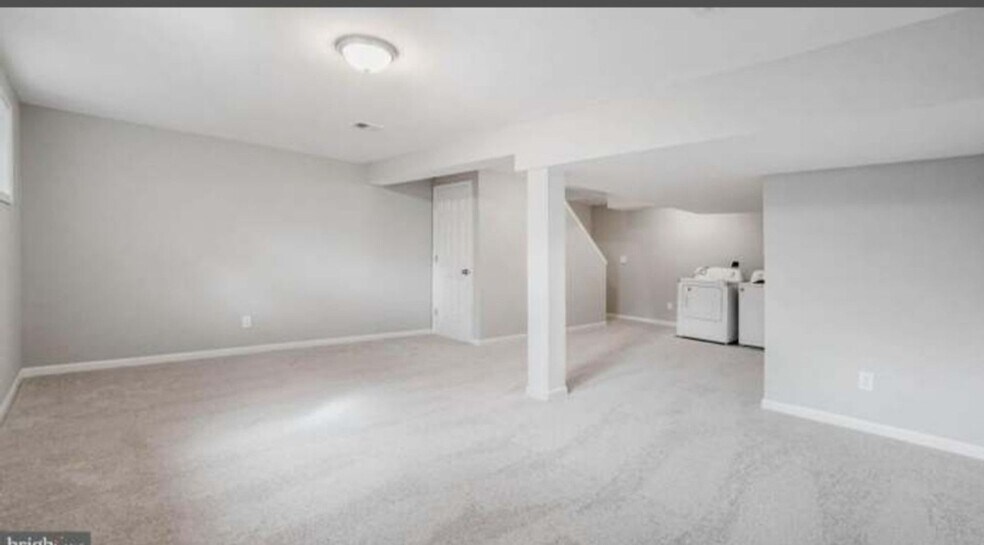 Building Photo - 1847 Hawk Ct