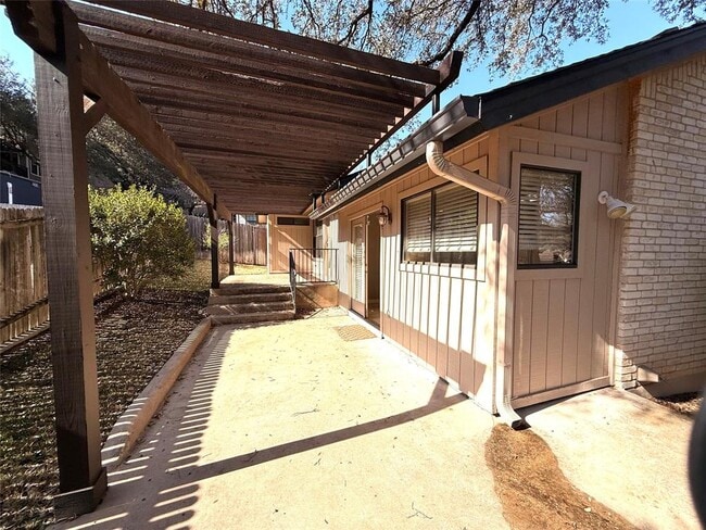 Building Photo - 6503 Robbie Creek Cove