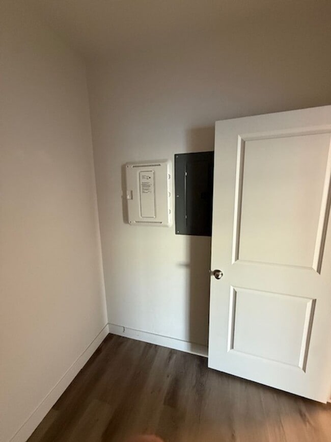 Building Photo - Modern 3 Bedroom Condo in Desert Color