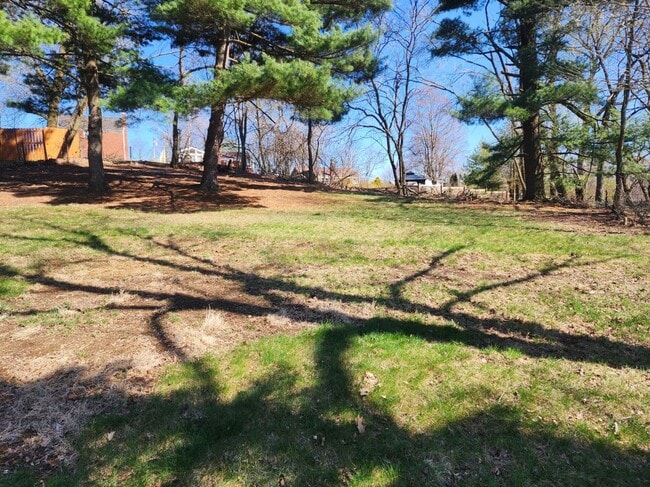 Building Photo - 5679 Valleyview Dr