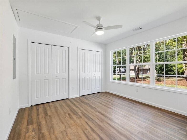 Building Photo - 8079 Beachwood Dr