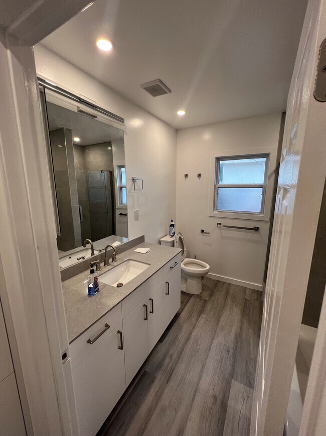 Building Photo - 7512 Tampa Ave