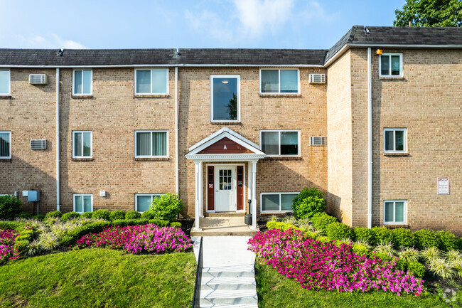 Building Photo - Holly Court