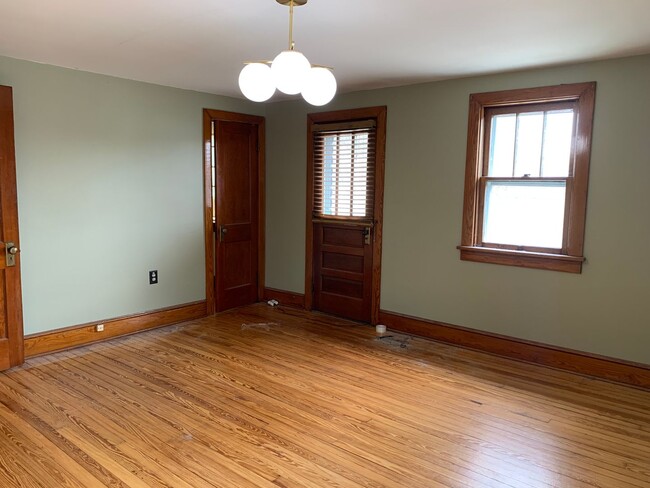 Building Photo - Charming 3-Bedroom Home on Spacious Corner...