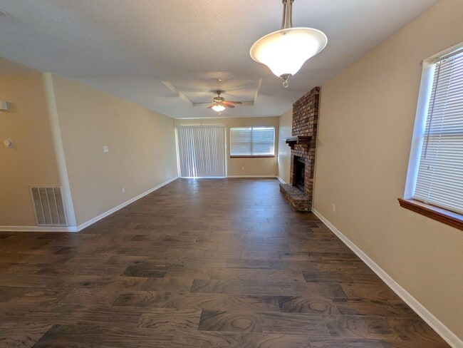 Building Photo - 7945 Blue Bonnet St