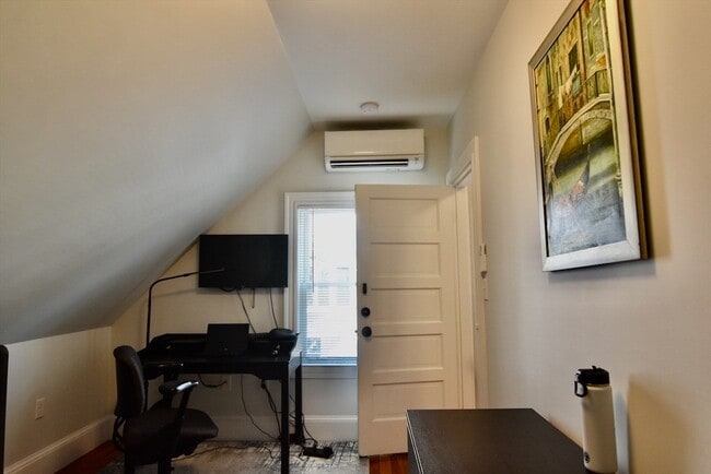 Building Photo - 14 Castlerock St