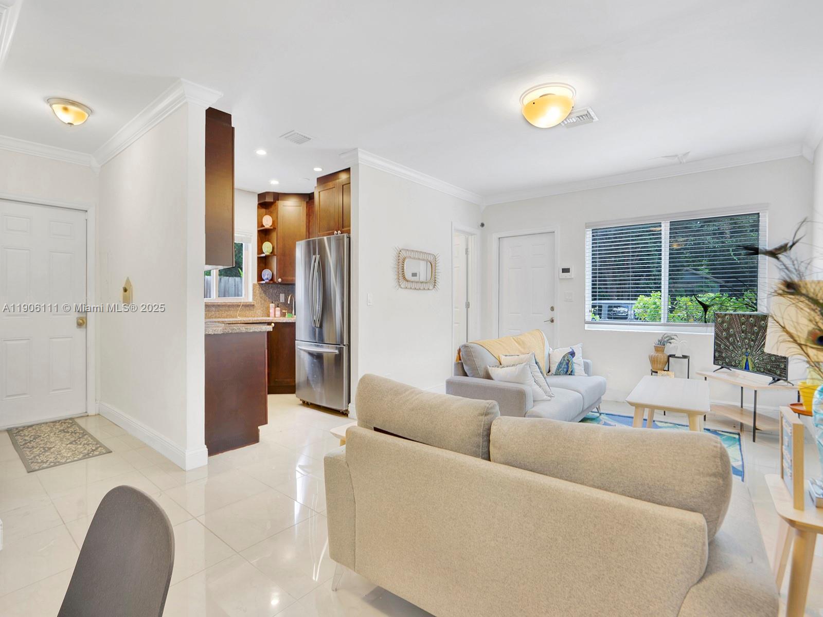 Building Photo - 4094 Park Ave