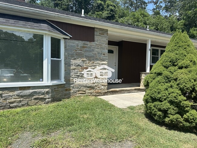 Building Photo - 17825 Falls Rd