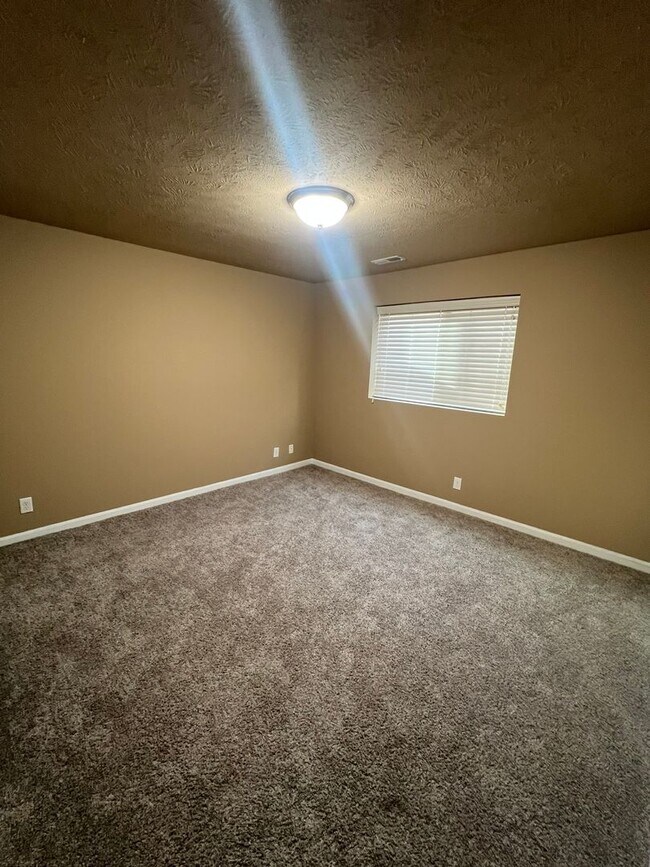 Building Photo - 1/2 month off moving special if move in prior to 03/15/2026 - Beautiful 3 bed 2 bath house w 2 ca...