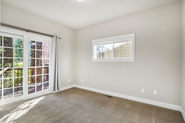Building Photo - 19415 S W Laurelhurst Way