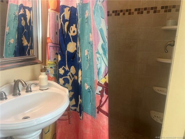 Building Photo - 1467 SE Andrews St