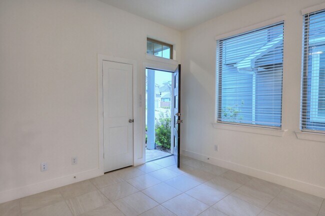 Building Photo - 1535 Crystal Stream Dr