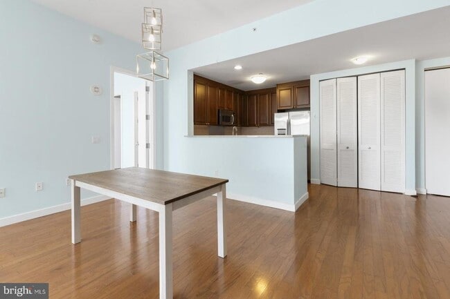 Building Photo - 1900 Hamilton St