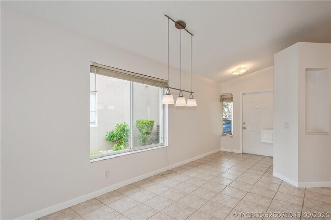 Building Photo - 4367 Dogwood Cir