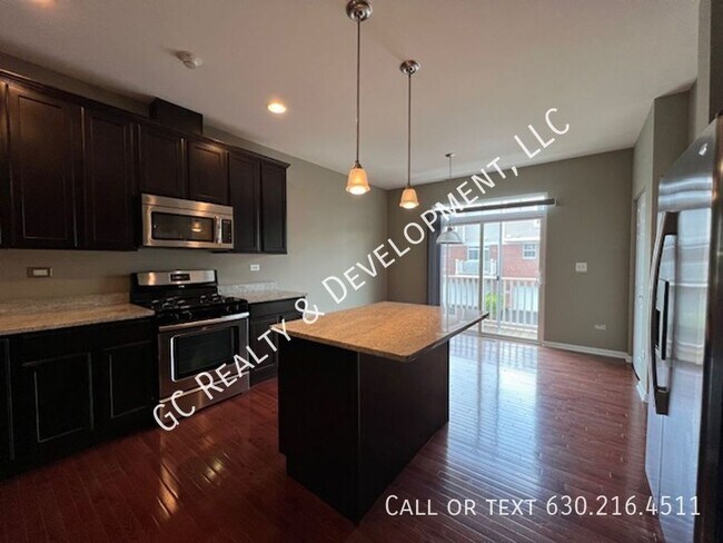 Building Photo - 2522 Dunraven Ave