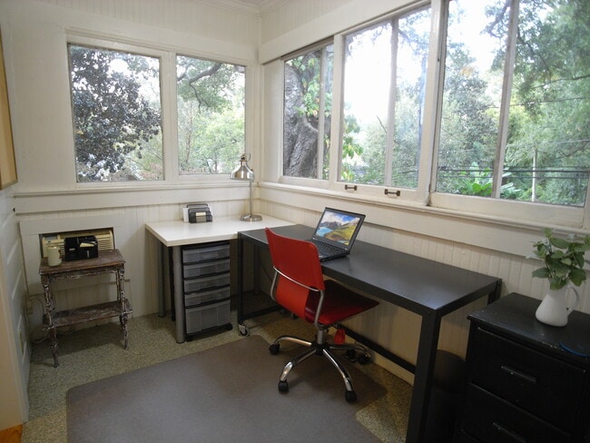 Building Photo - 1197 Stillwood Dr NE