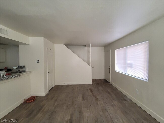 Building Photo - 5126 Golden Ln