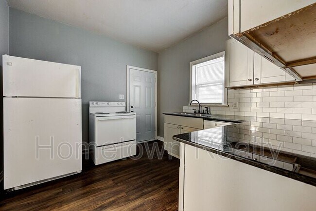 Building Photo - 506 E Harrison Ave
