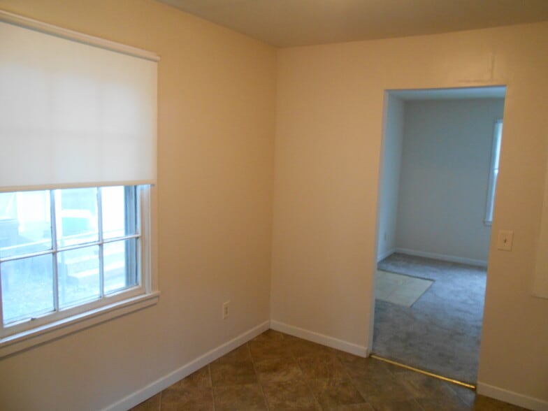 Building Photo - 4405 E Bayley St