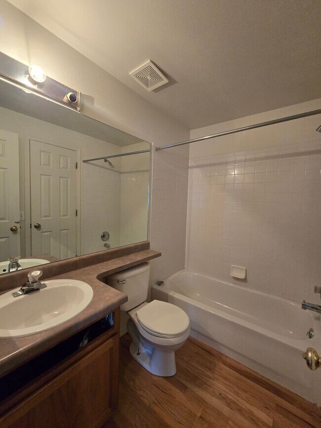 Building Photo - 4 Bedroom Ranch Style Home