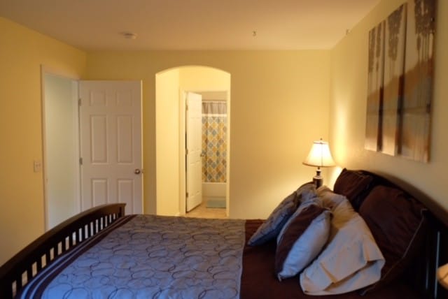 Building Photo - 9506 Cedarhurst Ln