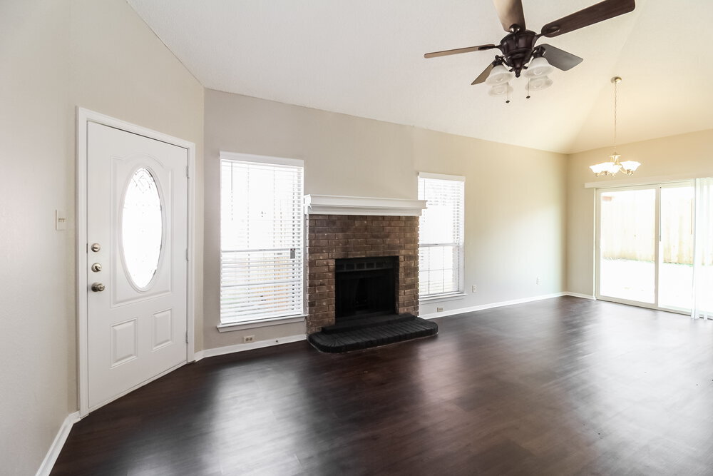 Building Photo - 1385 Chinaberry Dr